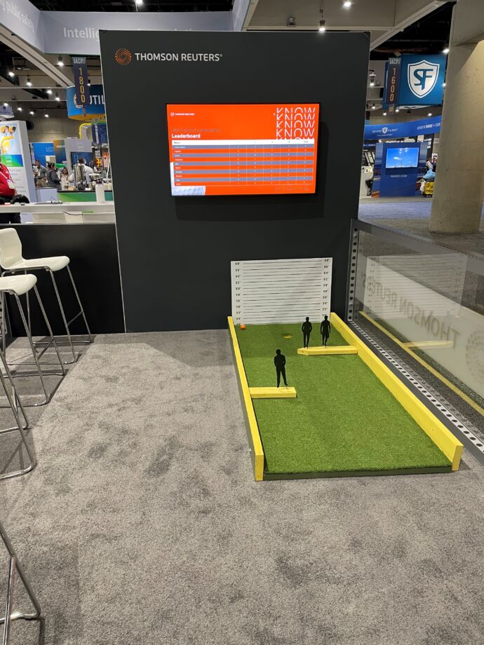 Golf game for Thomson Reuters booth in event